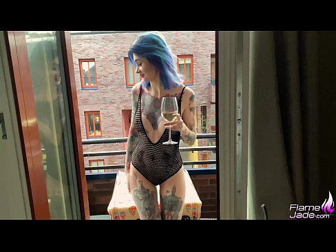 ❤️ زبردست لڑکی گلپ کے ساتھ چوس رہی ہے اور کھلے آسمان کے نیچے جوش سے چود رہی ہے۔ ❤  ہم پر  ️❤